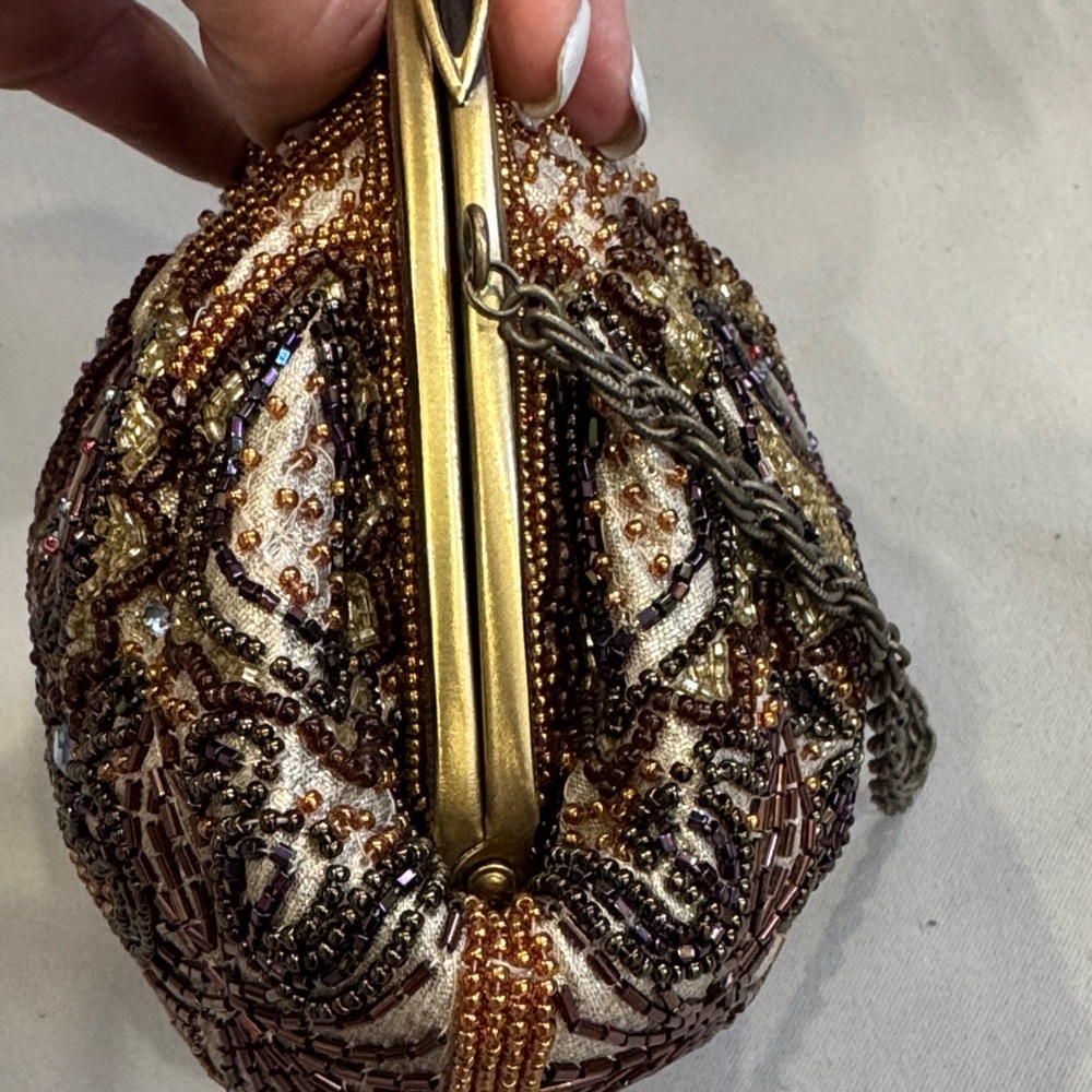 Vintage Beaded Evening Bag – Gold, Brown & Mother of Pearl – Kiss Lock Closure - Picture 9 of 12